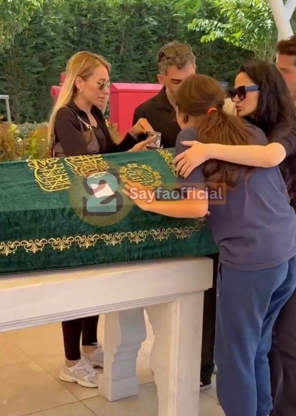 Nihal Candan son yolculuğuna uğurlandı! Annesi ve kardeşi feryat etti - Resim: 3
