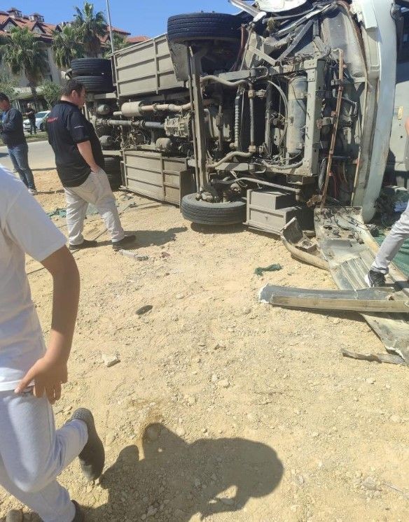 Antalya'da bayram günü korkunç kaza! Çok sayıda yaralı var - Resim: 5