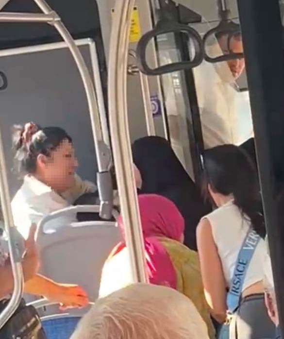Çarşaflı anneye otobüste saldırı: Defolun bu ülkeden - Resim: 4