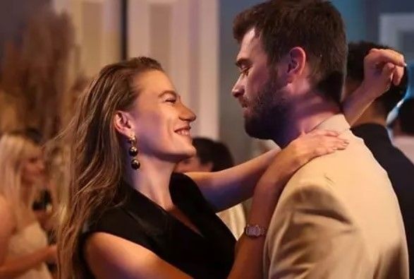 Aile dizisinde ateşli sevişme sahnesi gündem oldu! İşte Kıvanç Tatlıtuğ ile Serenay Sarıkaya'nın +18 sahnesi... 'Allah sabır versin Başak' - Resim: 3
