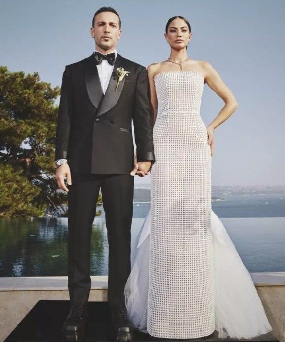 Demet Özdemir ve Oğuzhan Koç'un evliliklerinde kara bulutlar dolaşıyor! Demet Özdemir ilk kez konuştu! Hayalleri süsleyen mutluluk 7 ay sürdü - Resim: 2