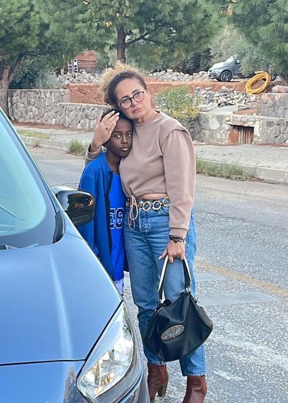 Oyucu Esra Akkaya ve oğlu Can Alex ölümden döndü! "Korkudan hala titriyor..." - Resim: 1