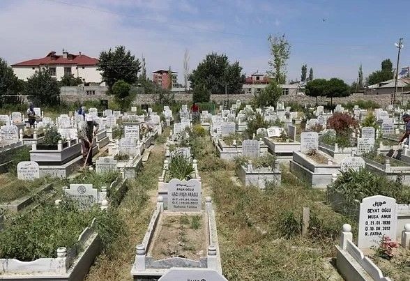 Mezarda haciz! Dosyalar mezar üzerinde birikti! Avukattan çarpıcı açıklama - Resim: 7
