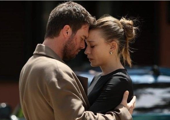 Aile dizisinde ateşli sevişme sahnesi gündem oldu! İşte Kıvanç Tatlıtuğ ile Serenay Sarıkaya'nın +18 sahnesi... 'Allah sabır versin Başak' - Resim: 4