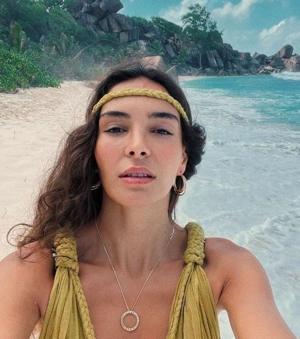 Cedi Osman'ın eşi Ebru Şahin yeni imajıyla büyüledi! ''Aynı Aydan Şener'' - Resim: 2