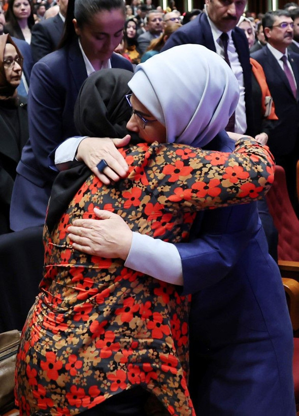 Cumhurbaşkanı Recep Tayyip Erdoğan 'Aybüke' filminin galasına katıldı! Bağlaması Cumhurbaşkanı Erdoğan'a emanet - Resim: 2