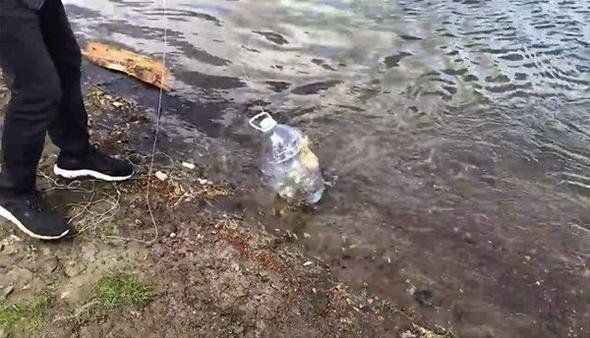 Milyonlarca kez izlenen ilginç balık tutma videosu viral oldu! Kolay balık tutmak için sadece 3 malzemeye ihtiyacınız var: Plastik şişe, ip ve kürdan... - Resim: 16