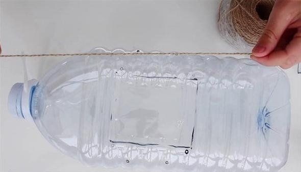 Milyonlarca kez izlenen ilginç balık tutma videosu viral oldu! Kolay balık tutmak için sadece 3 malzemeye ihtiyacınız var: Plastik şişe, ip ve kürdan... - Resim: 4