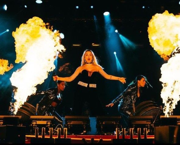 Hadise dekoltesini paylaştı! Takipçisi yorumu patlattı: Aç memelerini sen de kurtul biz de - Resim: 21