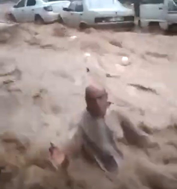 Şanlıurfa'da akıntıya kapılan ve kurtarılmak yerine cep telefonu ile görüntüsü çekilen Reşat Ayva yaşadıklarını anlattı - Resim: 5