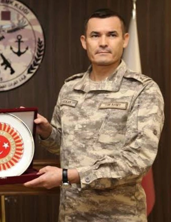 Makam aracıyla insan kaçakçılığı! Emekli Tuğgeneral Bilal Çokay'ın rütbesi geri alındı - Resim : 1