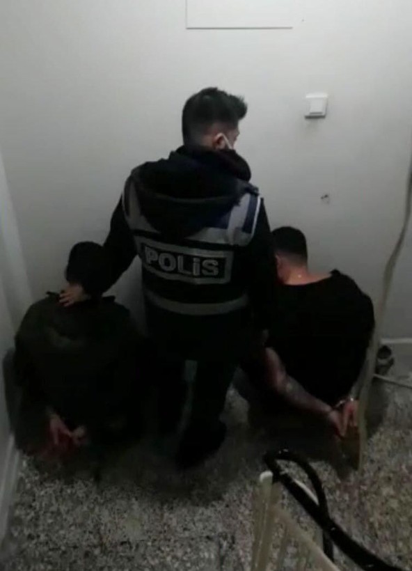 Balıkesir'in Edremit ilçesinde G.A.'nın şikayeti üzerine çiftlik evi mafyası çökertilmişti! Baltalı sapık Rabia Dilruba Candaş paket oldu - Resim: 11