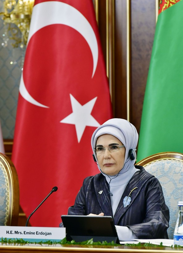 Emine Erdoğan, Özbekistan'da lider eşleriyle bir araya geldi - Resim: 1