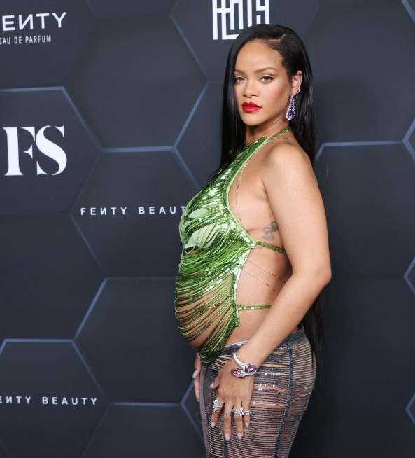 Dünyaca ünlü şarkıcı Rihanna Türkiye'ye geliyor - Resim: 6