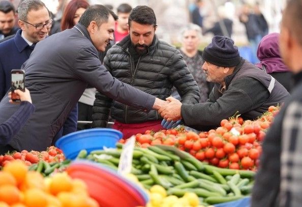 Murat Kurum'dan Sarıyer'de pazar ziyareti! 'Denizde, karada, pazarda yanınızdayız' - Resim: 1