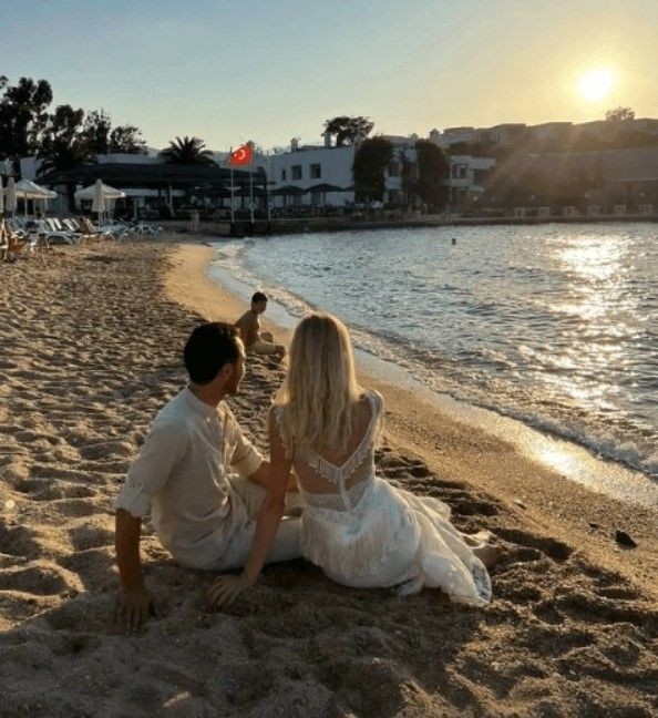Öyle Bir Geçer Zaman Ki dizisinin Caroline'nı Wilma Elles evlendi - Resim: 10