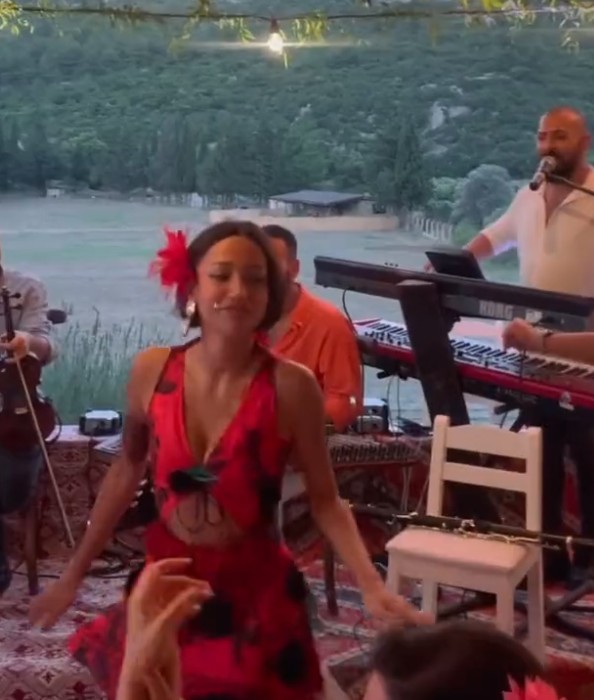 Zeynep Bastık 30 yaşına girdi! Olay doğum gününden dudak dudağa poz geldi - Resim: 9