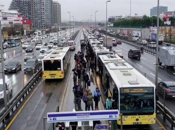 Metrobüste iğrenç taciz! 16 yaşındaki kızı istismar eden sapıktan skandal sözler: Ani fren yapınca... - Resim: 6