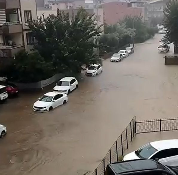 Meteoroloji uyarmıştı: Ankara sular altında kaldı - Resim: 7