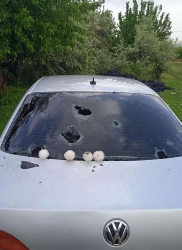 Şanlıurfa'da kar topu büyüklüğünde dolu yağdı: Ekili araziler ve araçlar zarar gördü - Resim: 7