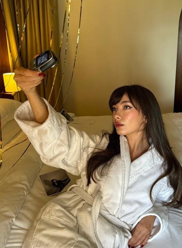 Çiçeği burnunda anne Neslihan Atagül'ün yatak pozlarına beğeni yağdı - Resim: 3
