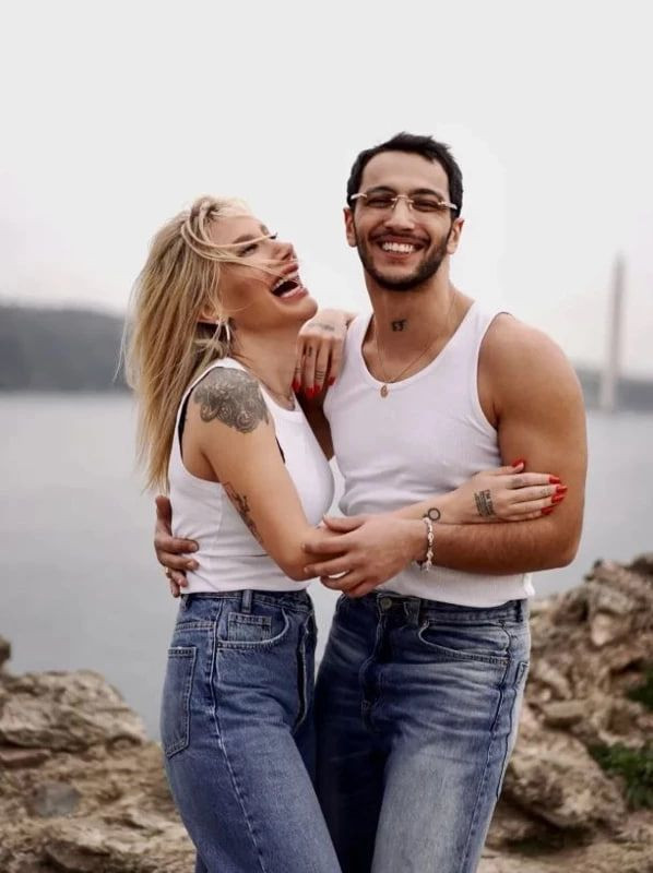 İrem Derici’den sahnede şaşırtan itiraf: Şu an köpek gibi istiyorum - Resim: 1