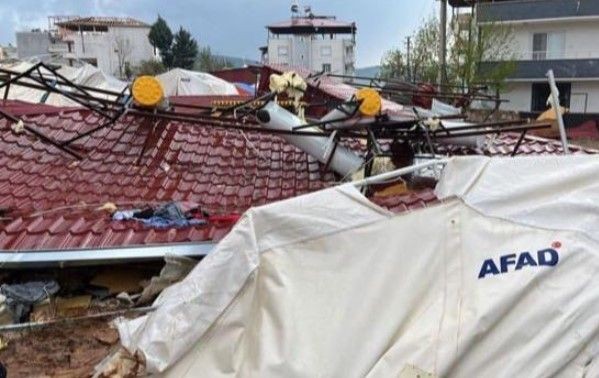 Kahramanmaraş'ta fırtına depremzedelerin çadırlarını uçurdu! Yaralılar var - Resim: 5