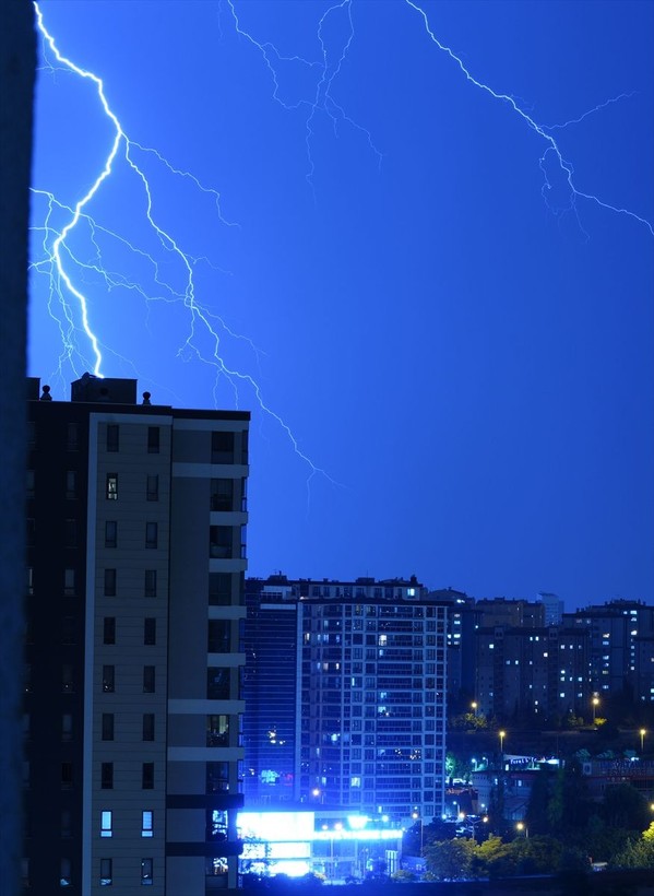 Ankara’da sağanak yağış hayatı olumsuz etkiledi - Resim: 16