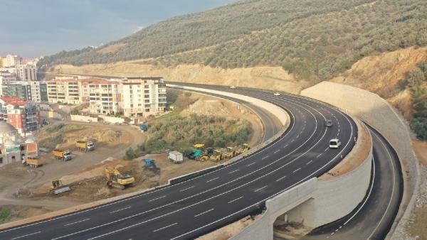 Yol standardı yüksek, kesintisiz trafik akışı başlıyor! Yalova ve Gemlik'te tamamlanan köprü, kavşak ve bağlantı yolları yarın açılacak! - Resim: 1