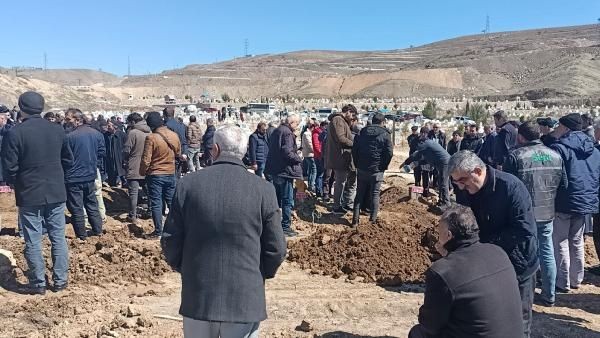 Elazığ'da bir evden 6 ceset çıkmıştı! Ailesini katleden öğretmen olayında flaş ayrıntılar! Kumar borcu deniyordu, meğer... - Resim: 9