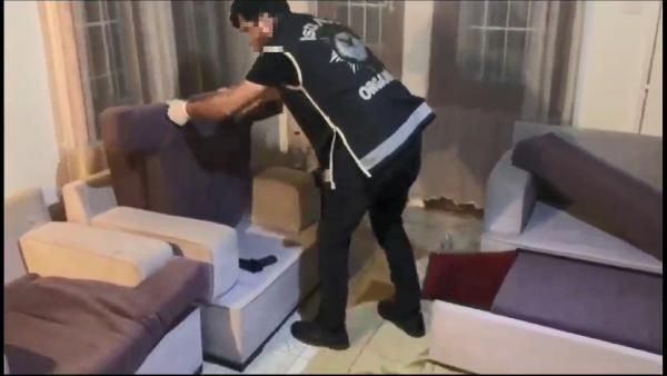 Suç örgütü adına şarkı yaptıkları gerekçesiyle gözaltına alınmışlardı! Rapçiler adliyeye sevk edildi - Resim: 13