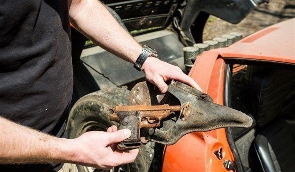 Müzayedede satın aldığı evin garajından Lamborghini marka araba çıktı! - Resim: 17