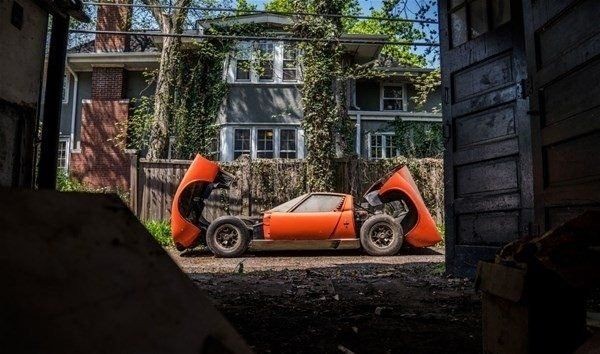 Müzayedede satın aldığı evin garajından Lamborghini marka araba çıktı! - Resim: 18