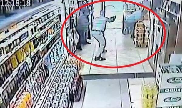Diyarbakır'da arazi kavgası! Husumetlisini markette bulunca kurşun yağdırdı! O anlar kamerada - Resim: 2