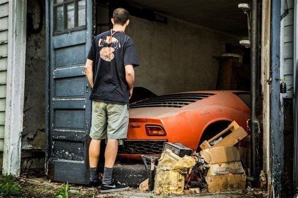 Müzayedede satın aldığı evin garajından Lamborghini marka araba çıktı! - Resim: 8