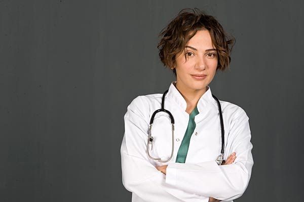 Doktorlar dizisinin 'Zenan'ı başörtüsü taktı! Yeni halini gören hayranları oyuncuyu tanıyamadı - Resim: 3