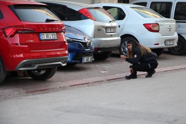 Mahalleli oraya koştu! Genç kız kovalandığını söyleyerek saatlerce otomobilin altına saklandı: "Beni zorla götürmeye çalışıyorlar" - Resim: 3