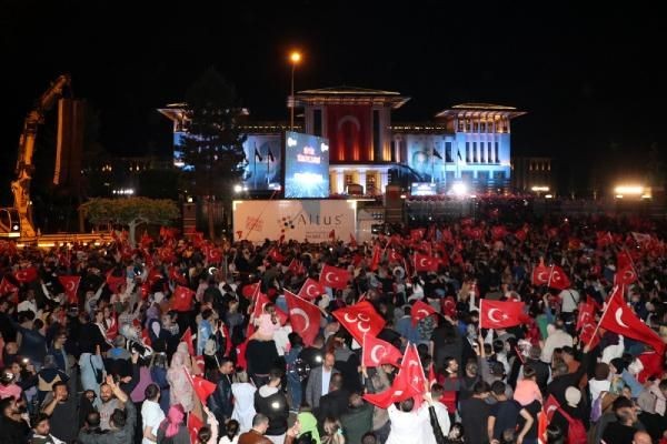Ezber bozulmadı! Cumhurbaşkanı Recep Tayyip Erdoğan yüzbinlere balkon konuşmasını Külliye'den yaptı - Resim: 15