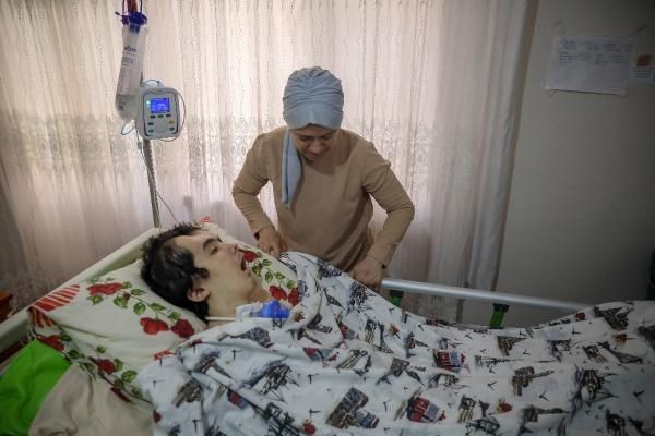 Arkadaşlarıyla yüzmeye gitti! Hayatı kabusa döndü! Makinelere bağlı yaşıyor - Resim: 7