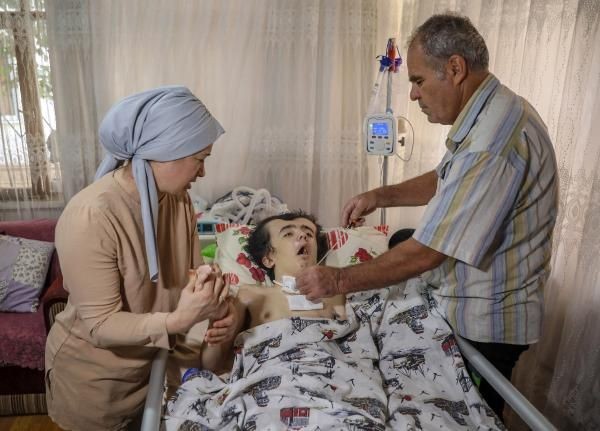 Arkadaşlarıyla yüzmeye gitti! Hayatı kabusa döndü! Makinelere bağlı yaşıyor - Resim: 8