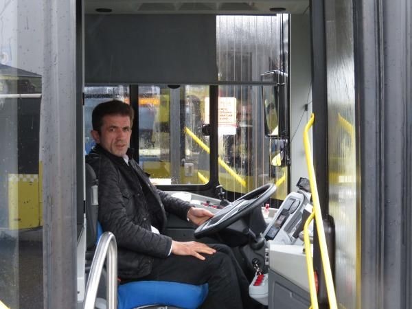 Üsküdar'da tansiyonlar yükseldi! Gözü dönen adam otobüsün önünü kesti, sebebi 'pes' dedirtti! - Resim: 6