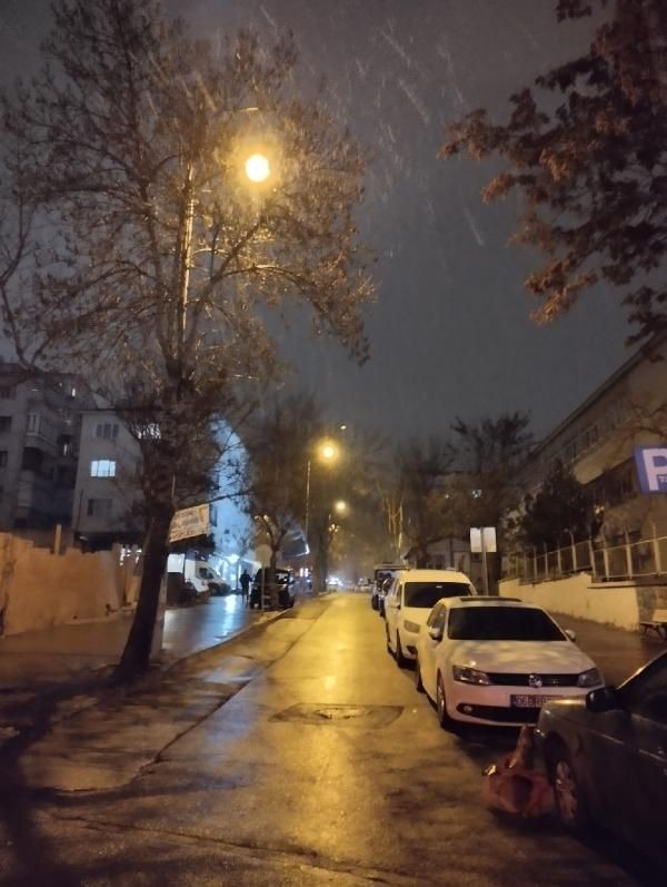 Başkent Ankara'da kar sevinci! Şehir beyaz örtüyle kaplandı, vatandaşlar karın keyfini çıkardı - Resim: 14
