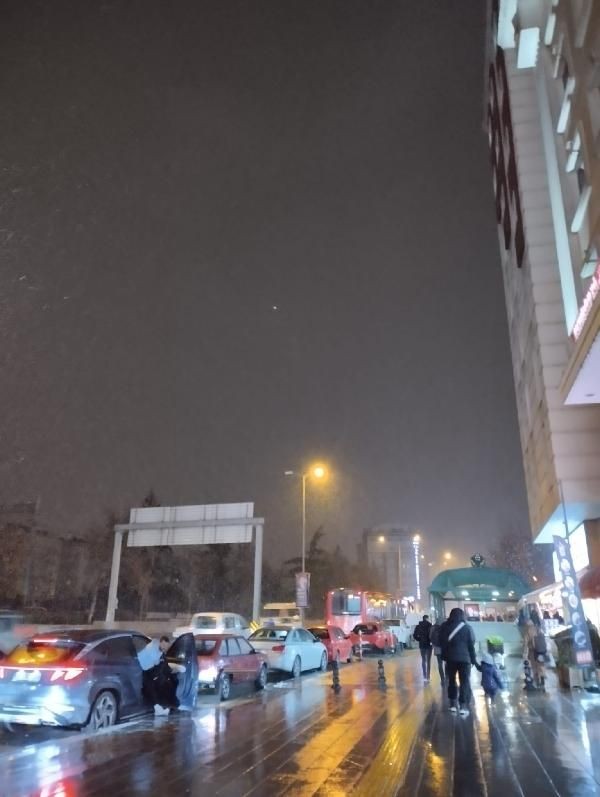 Başkent Ankara'da kar sevinci! Şehir beyaz örtüyle kaplandı, vatandaşlar karın keyfini çıkardı - Resim: 15