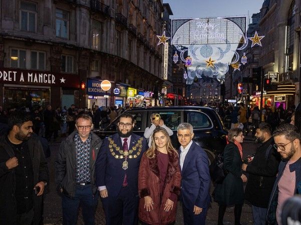 İngiliz medyası Londa'nın Piccadily Caddesi'ndeki Ramazan süslemelerini konuşuyor - Resim: 12
