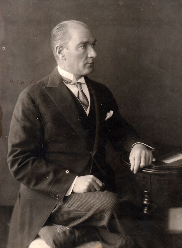 Atatürk'ün stüdyo fotoğraf çekiminde, videosu da ortaya çıktı - Resim: 7