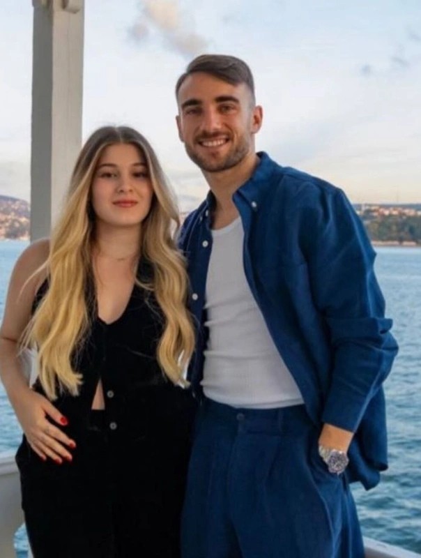 Yunus Akgün’den sevgilisine romantik evlilik teklifi - Resim : 1