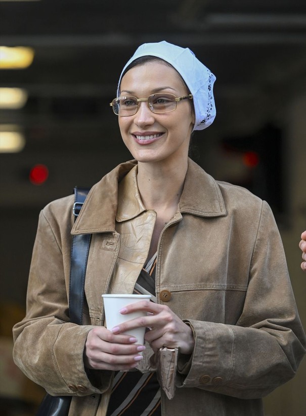 Bella Hadid, depremzedeler için topladığı yardımları kendi elleriyle Türkevi'ne teslim etti - Resim: 26