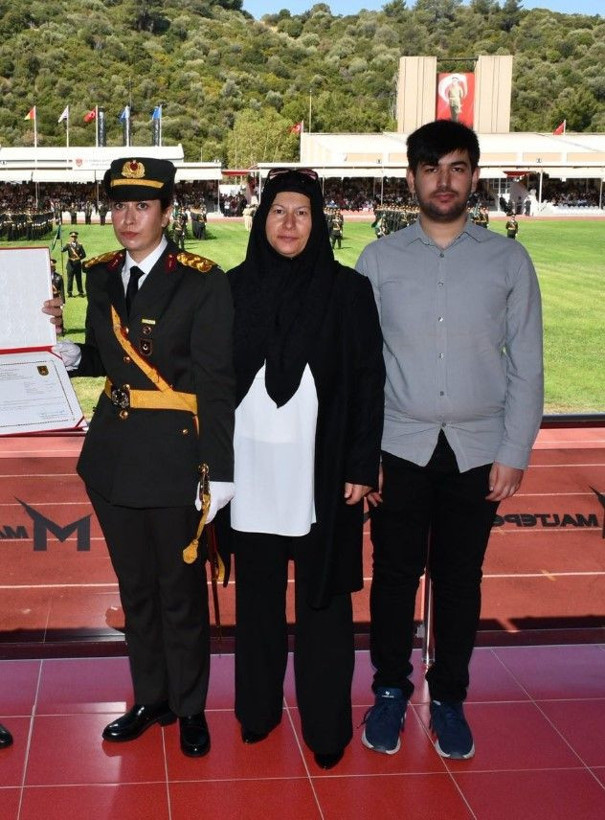 Şehit Ömer Halisdemir'in kızı Elif Nur teğmen oldu - Resim: 3