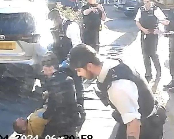 Londra'da kılıçlı saldırgan çocuğu öldürüp yardıma gelenin boğazını kesmişti! Görgü tanıklarından tüyler ürperten açıklama - Resim: 2