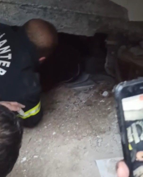 Son Dakika! Yeni günde enkazdan kurtarılan canlar umudu artırdı! 30. saatte bulunanlar, asker abileriyle konuşan çocuklar, uykusundan uyanan minik: Ne oluyor ya - Resim: 12